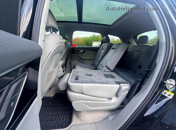 WA1LAAF7XKD008245 2019 AUDI Q7 Black Widok komory silnika