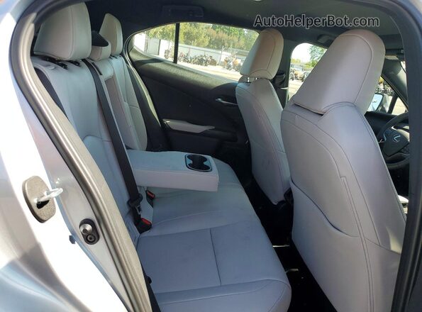 JTHUCJDH1T2016424 2026 LEXUS UX Silver Вид підкапотного простору