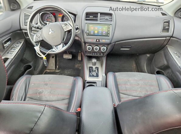 JA4AR3AW8JZ005436 2018 MITSUBISHI OUTLANDER Silver 
