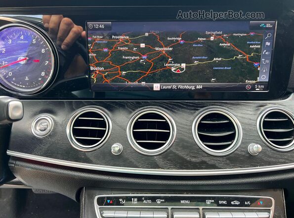 WDDZF4KB0KA606543 2019 MERCEDES-BENZ E White Առջևի վահանակի տեսք