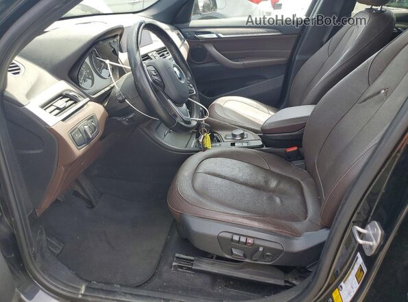 WBXHT3Z37H4A56438 2017 BMW X1 Black Vista del salpicadero