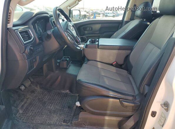 1N6AA1R70KN521908 2019 NISSAN TITAN White Առջևի վահանակի տեսք