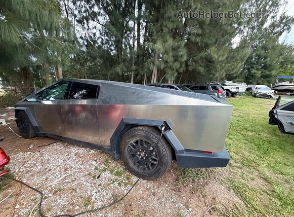 7G2CEHED5RA012985 2024 TESLA CYBERTRUCK Серебряный Передняя правая четверть