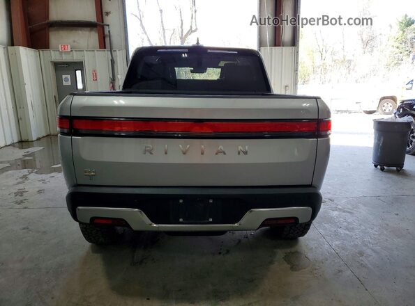 7FCTGAAA0NN010053 2022 RIVIAN R1T Silver Vista trasera