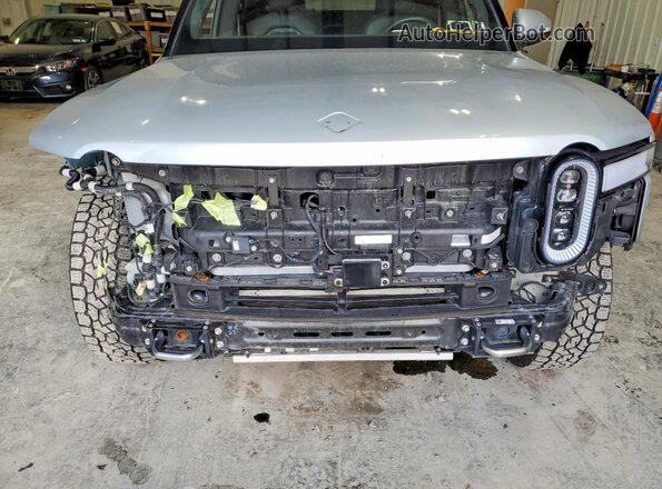 7FCTGAAA0NN010053 2022 RIVIAN R1T Silver Vista del compartimento del motor