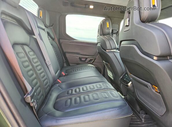 7FCTGAAA1NN006125 2022 RIVIAN R1T Green Vista de los asientos traseros