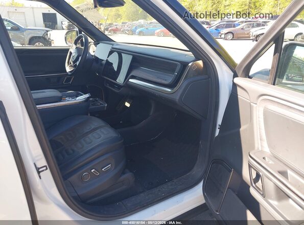 7FCTGAAA2NN011530 2022 RIVIAN R1T White Vista interior delantera