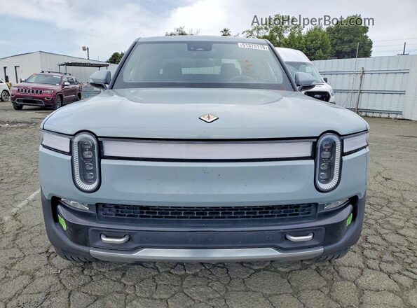 7FCTGAAA6PN024073 2023 RIVIAN R1T Gray Widok z przodu