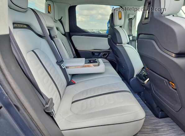 7FCTGAAA7NN012513 2022 RIVIAN R1T Gray 