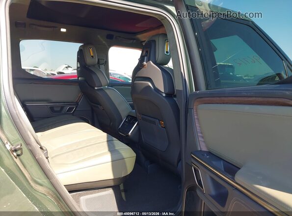 7FCTGAAL4NN004483 2022 RIVIAN R1T Green VIN sticker view