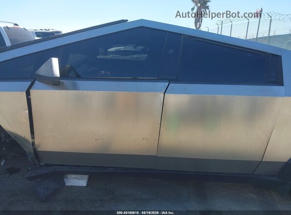 7G2CEGEC9SA077409 2025 TESLA CYBERTRUCK Silver 