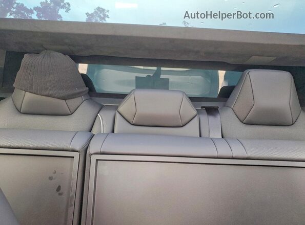 7G2CEHED0RA027880 2024 TESLA CYBERTRUCK Silver Rear seats view