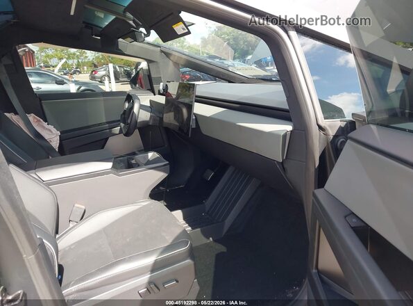 7G2CEHED0RA055582 2024 TESLA CYBERTRUCK Gray Vista interior delantera