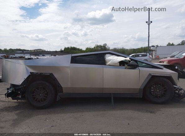 7G2CEHED1TA089148 2026 TESLA CYBERTRUCK Silver Вид задньої частини салону