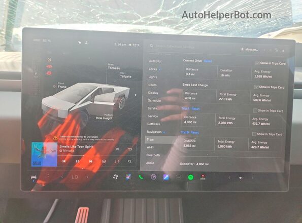 7G2CEHED2SA081123 2025 TESLA CYBERTRUCK Silver ხელსაწყოთა პანელის ხედი