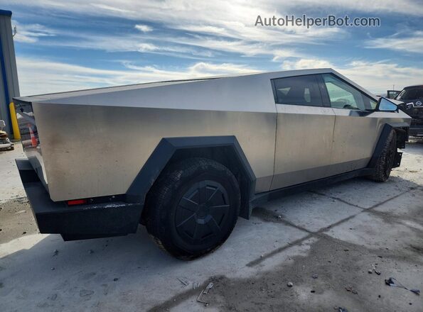 7G2CEHED2SA081123 2025 TESLA CYBERTRUCK Silver უკანა მარჯვენა