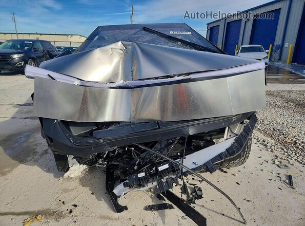 7G2CEHED2SA081123 2025 TESLA CYBERTRUCK Silver წინა ხედი