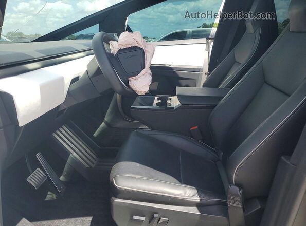 7G2CEHED3RA001645 2024 TESLA CYBERTRUCK Black Front interior view