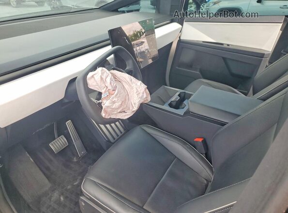 7G2CEHED3RA001645 2024 TESLA CYBERTRUCK Black Dashboard view