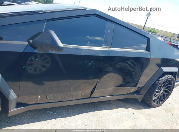 7G2CEHED3RA024343 2024 TESLA CYBERTRUCK Черный Вид спереди