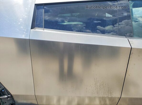 7G2CEHED5SA075011 2025 TESLA CYBERTRUCK Gray Հետևի նստատեղերի տեսք