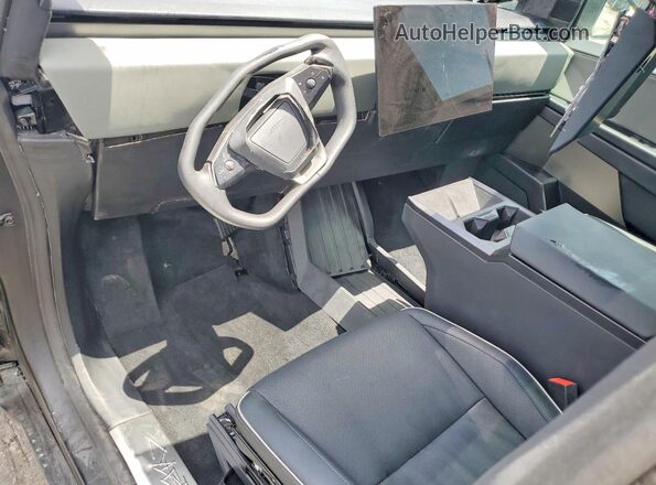 7G2CEHED5SA075011 2025 TESLA CYBERTRUCK Gray Առջևի վահանակի տեսք