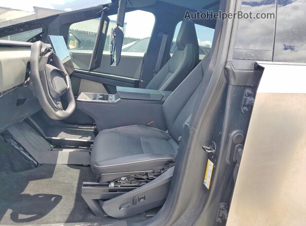 7G2CEHED5SA075011 2025 TESLA CYBERTRUCK Gray Սալոնի դիմացի տեսք