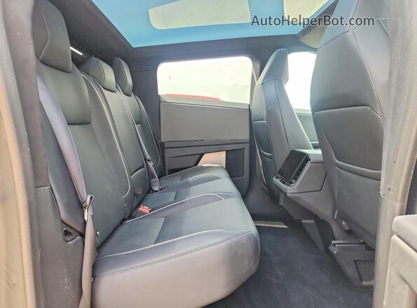 7G2CEHED6RA049138 2024 TESLA CYBERTRUCK Silver უკანა სავარძლების ხედი
