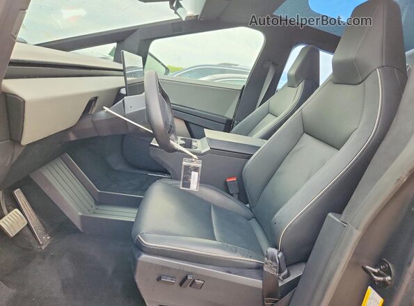 7G2CEHED6RA049138 2024 TESLA CYBERTRUCK Silver წინა სალონის ხედი