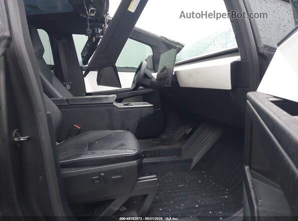 7G2CEHED8RA010454 2024 TESLA CYBERTRUCK Gray Front interior view