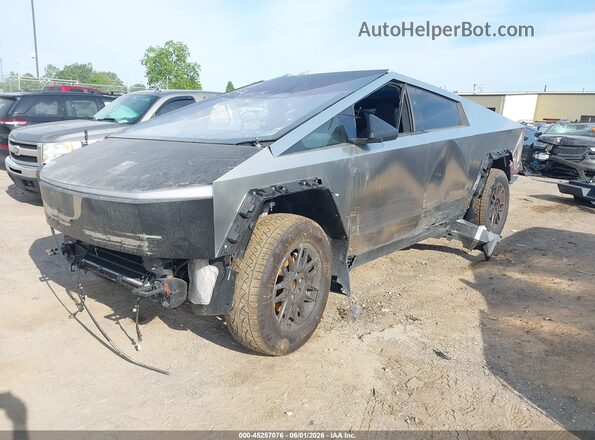7G2CEHED9RA048999 2024 TESLA CYBERTRUCK Silver წინა მარცხენა ხედი სამი მეოთხედიდან