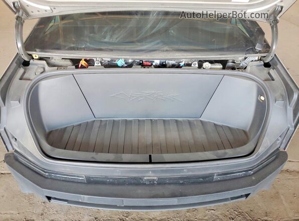 7G2CEHEDXRA015865 2024 TESLA CYBERTRUCK Silver Widok wnętrza z tyłu