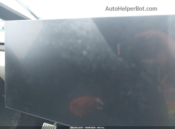 7G2CEHEDXRA046176 2024 TESLA CYBERTRUCK Silver Widok tylnych siedzeń