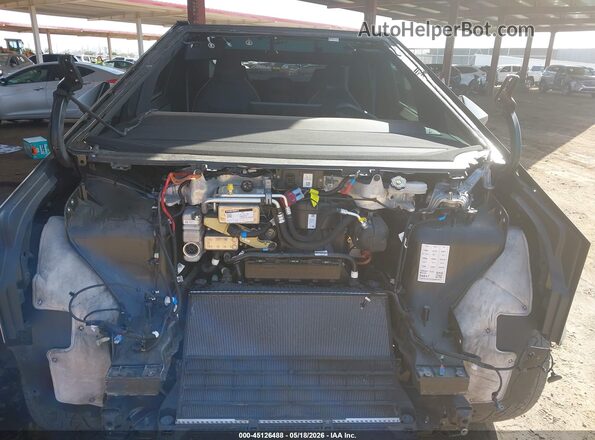 7G2CEHEDXSA062657 2025 TESLA CYBERTRUCK Silver Widok z przodu