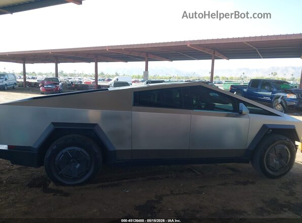 7G2CEHEDXSA062657 2025 TESLA CYBERTRUCK Silver Widok wnętrza z tyłu