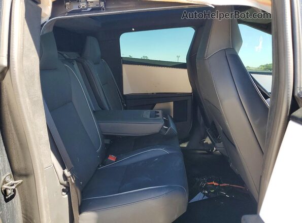 7G2CEHEE2RA026867 2024 TESLA CYBERTRUCK Двухцветный Вид задних сидений