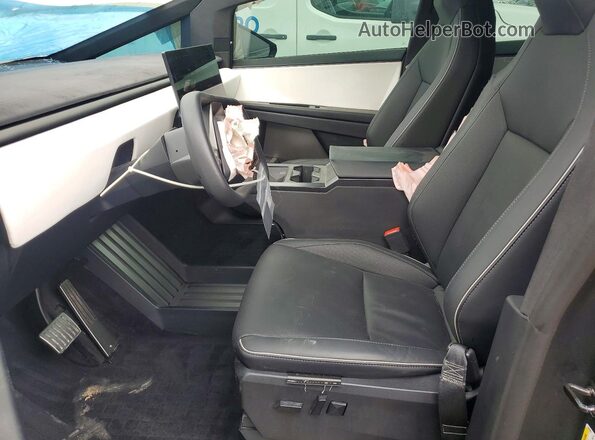 7G2CEHEE2RA026867 2024 TESLA CYBERTRUCK Двухцветный Вид салона спереди