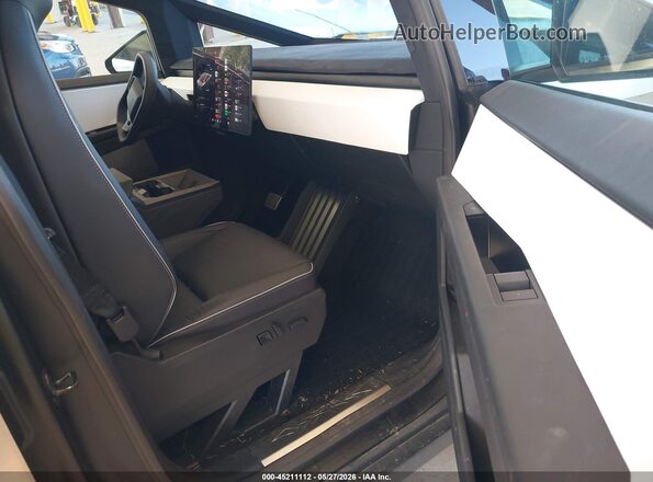 7G2CEHEE7RA009529 2024 TESLA CYBERTRUCK Silver 