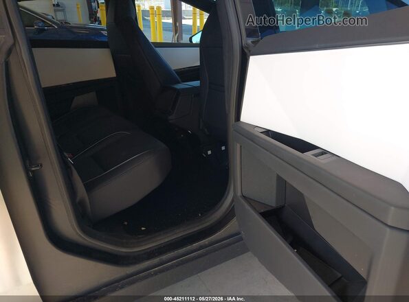7G2CEHEE7RA009529 2024 TESLA CYBERTRUCK Silver 