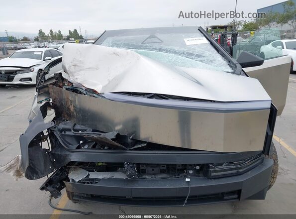 7G2CEHEE9SA075196 2025 TESLA CYBERTRUCK Silver Widok z tyłu