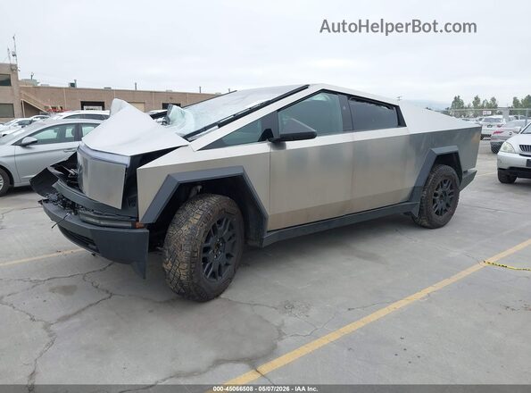 7G2CEHEE9SA075196 2025 TESLA CYBERTRUCK Silver Przód lewy