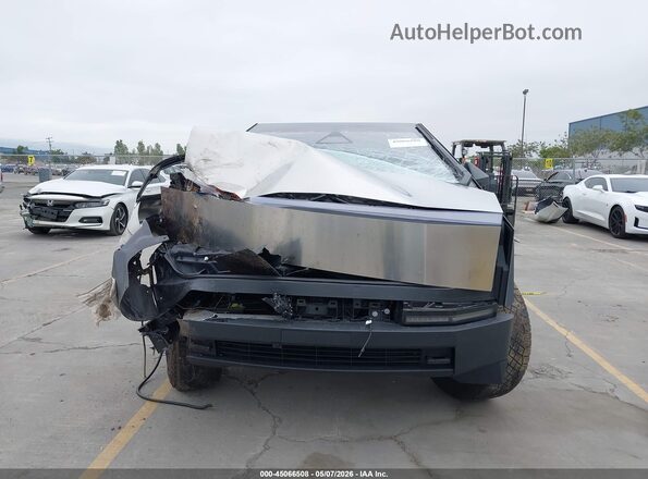 7G2CEHEE9SA075196 2025 TESLA CYBERTRUCK Silver Widok zestawu wskaźników