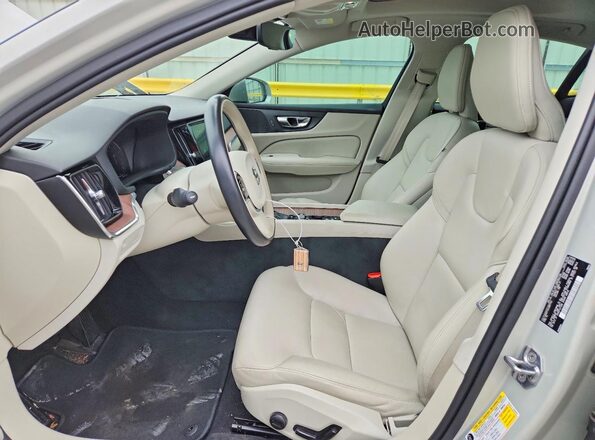 7JR102FK0LG067753 2020 VOLVO S60 Silver Вид салону спереду