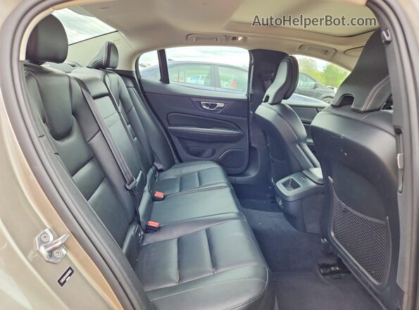 7JRA22TK4KG011635 2019 VOLVO S60 Beige Vista de los asientos traseros