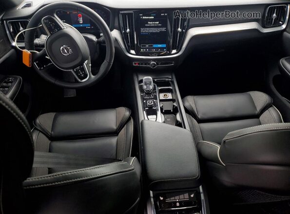 7JRL12GD0SG367460 2025 VOLVO S60 Белый Вид панели приборов