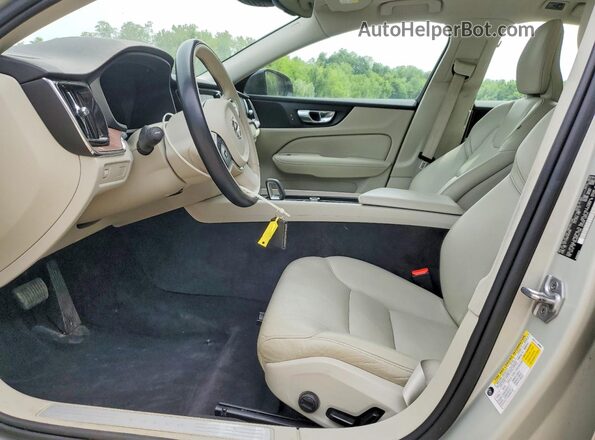 7JRL12TZ0NG162596 2022 VOLVO S60 Gray Вид салону спереду