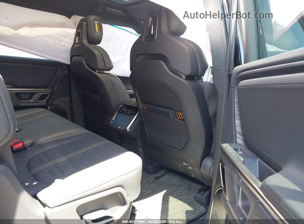 7PDSGABA1PN028802 2023 RIVIAN R1S Black VIN կոդի պիտակի տեսք
