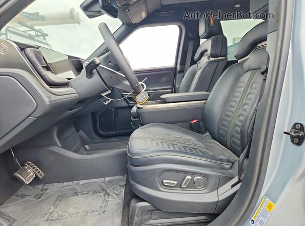 7PDSGABA2RN037012 2024 RIVIAN R1S Gray Вид салону спереду