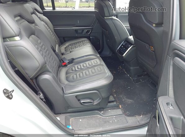 7PDSGABA4PN025716 2023 RIVIAN R1S Gray VIN კოდის სტიკერის ხედი
