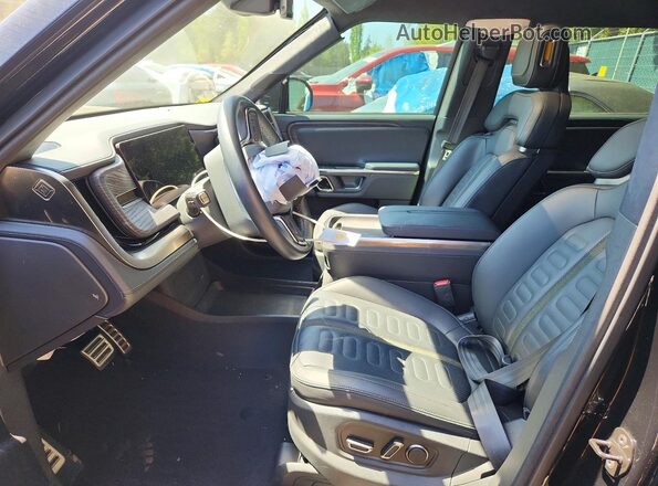 7PDSGABA5PN015535 2023 RIVIAN R1S Black Вид салону спереду